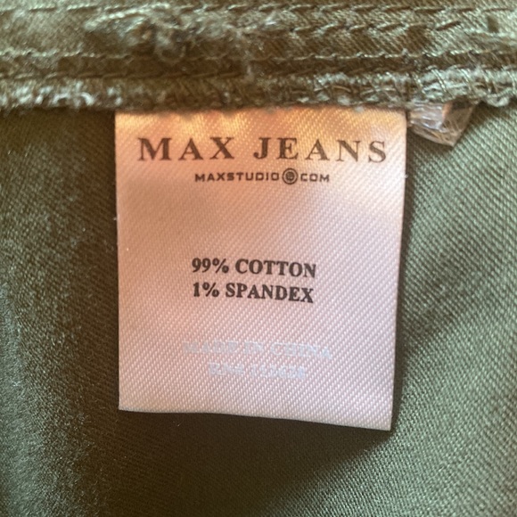 Medium army green cargo vest with zipper or button down option and four pockets - Picture 10 of 10